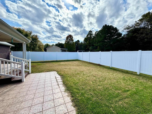 view of yard with a patio