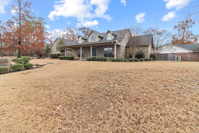 view of front of house featuring a front lawn