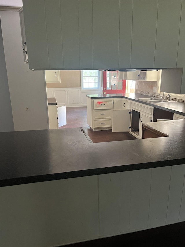 kitchen featuring sink, white cabinets, and kitchen peninsula