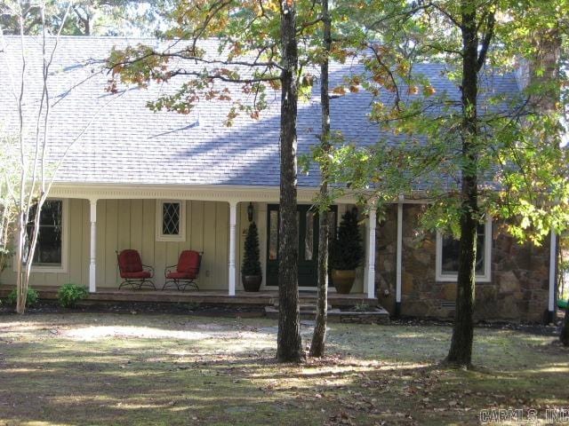 view of front facade featuring covered porch