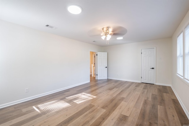 unfurnished room featuring light hardwood / wood-style flooring and ceiling fan