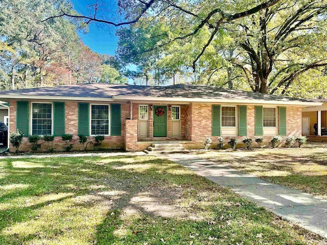 single story home featuring a front yard