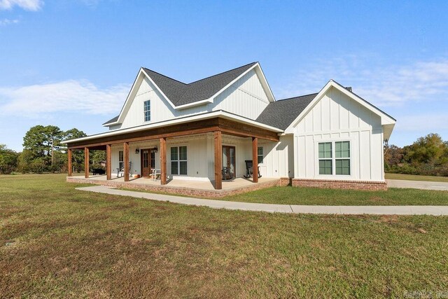 modern farmhouse featuring a front yard and a porch