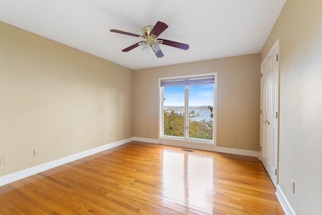 empty room with light hardwood / wood-style floors and ceiling fan