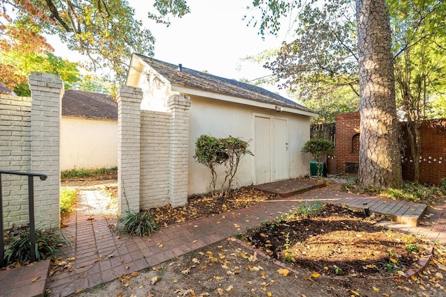 view of side of property with a storage shed