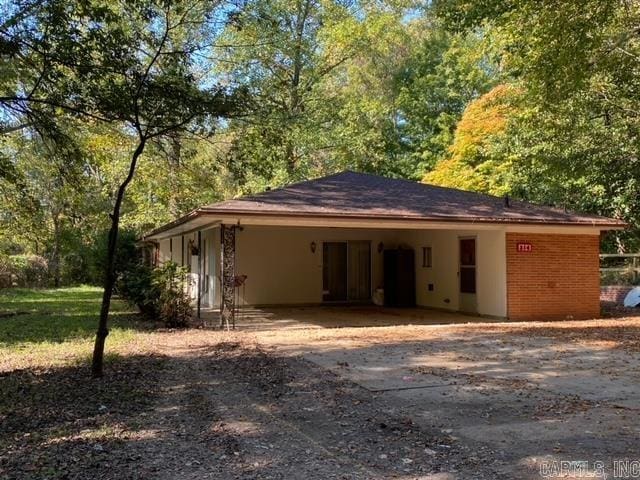 view of front of house featuring a carport