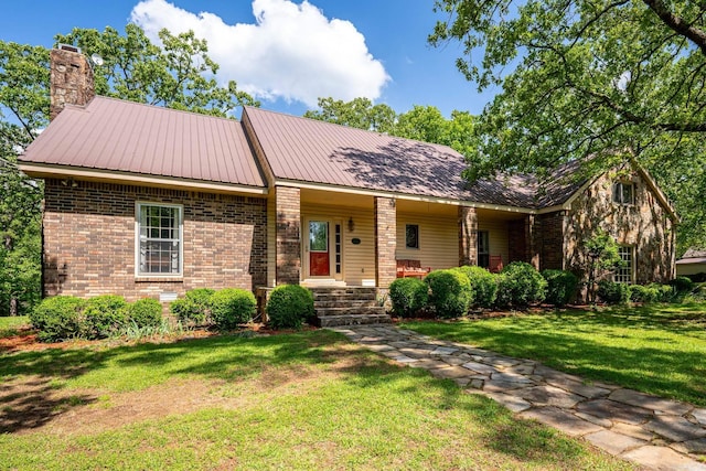 view of front of property with a front yard