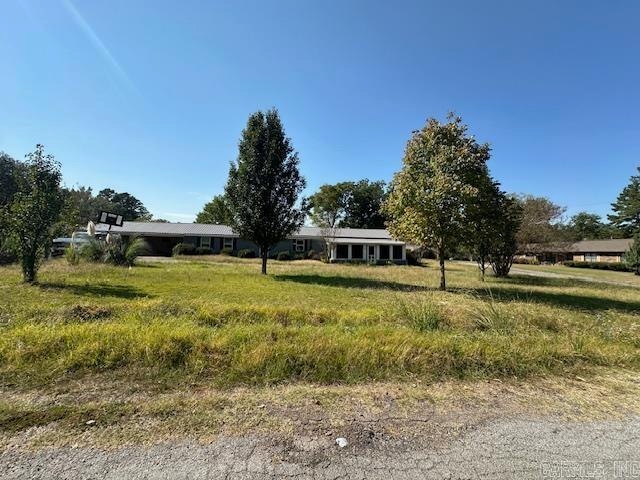 view of yard with a rural view