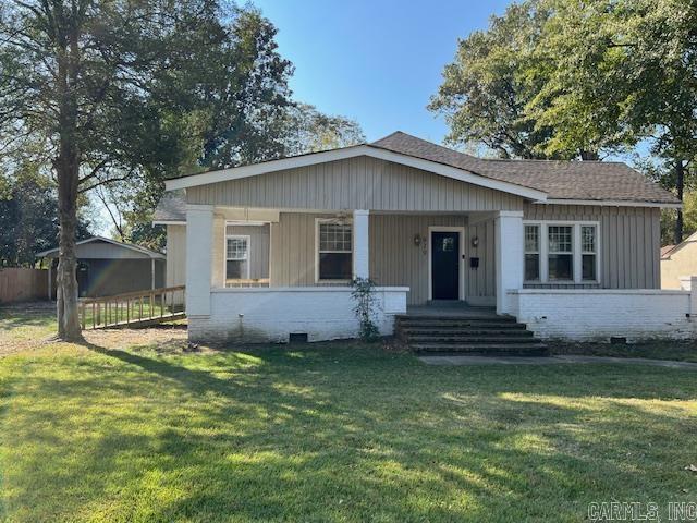 919 E Hamilton Ave, Wynne, AR 72396 - bungalow-style house featuring fence, brick siding, a porch, crawl space, and a front yard