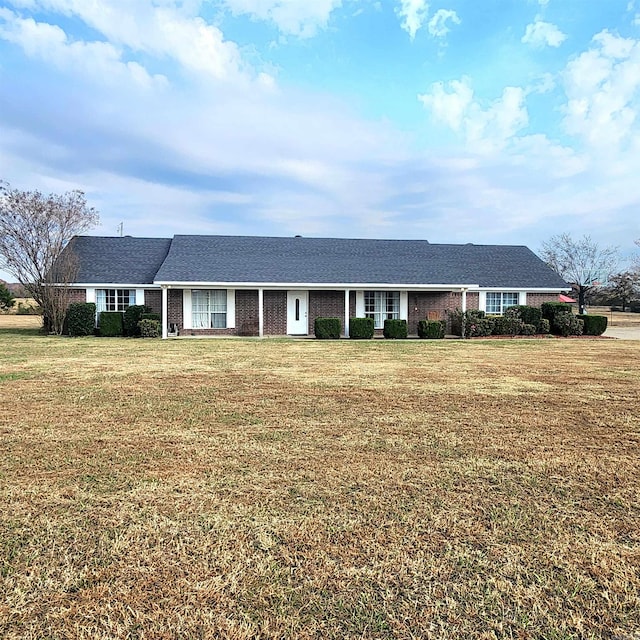 ranch-style home with a front yard