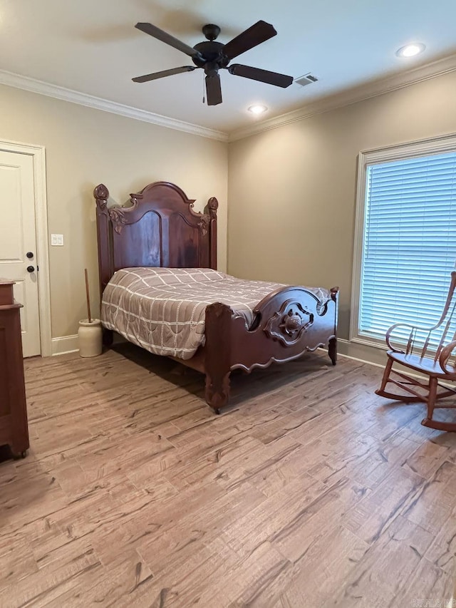 bedroom with light hardwood / wood-style floors, crown molding, and ceiling fan