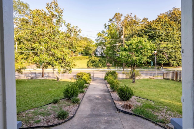 view of property's community featuring a yard