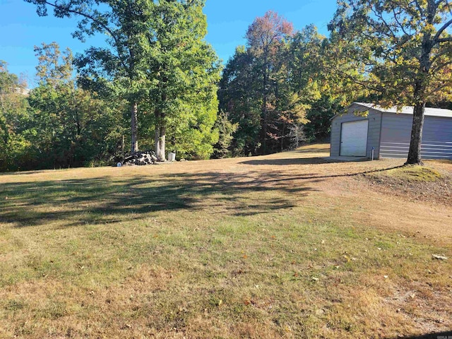 view of yard with an outbuilding and a garage