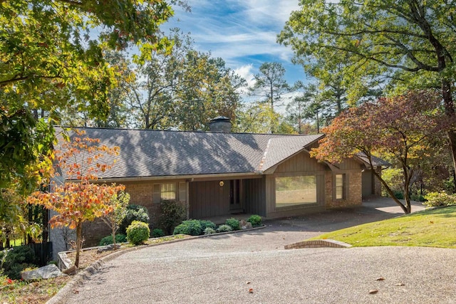 ranch-style house with a front yard