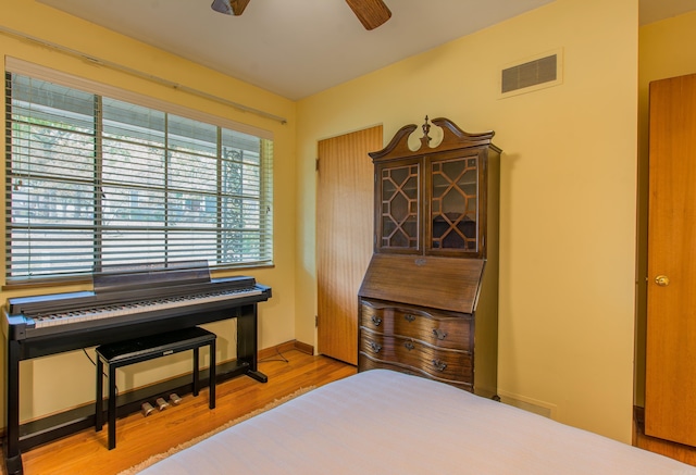 bedroom featuring light hardwood / wood-style floors and ceiling fan