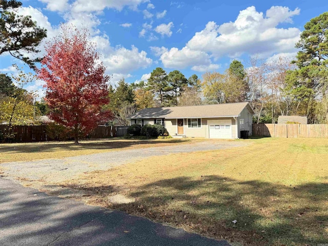 view of front facade featuring a front yard