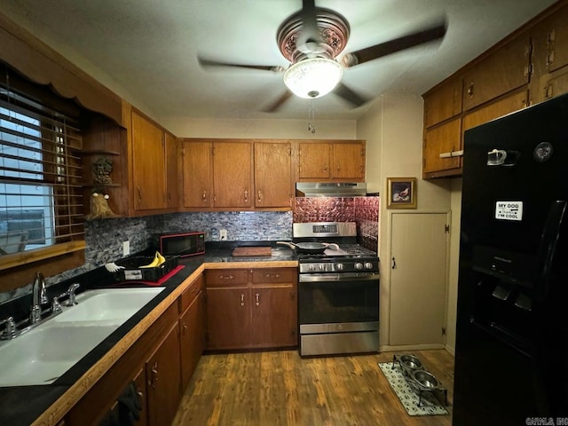 kitchen featuring hardwood / wood-style flooring, sink, black appliances, tasteful backsplash, and ceiling fan