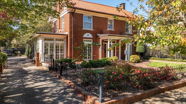 view of front of property featuring a balcony