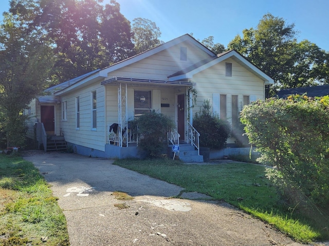 4028 Arapaho Trl, Little Rock, AR 72209 - view of front facade with crawl space, a porch, concrete driveway, and a front yard