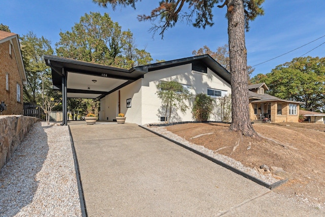 view of front facade featuring a carport