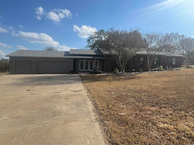 view of front facade featuring a garage