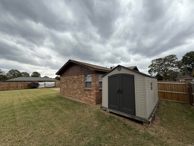 view of outdoor structure featuring a yard