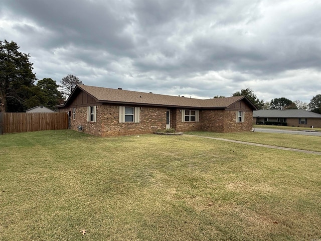 single story home featuring a front lawn