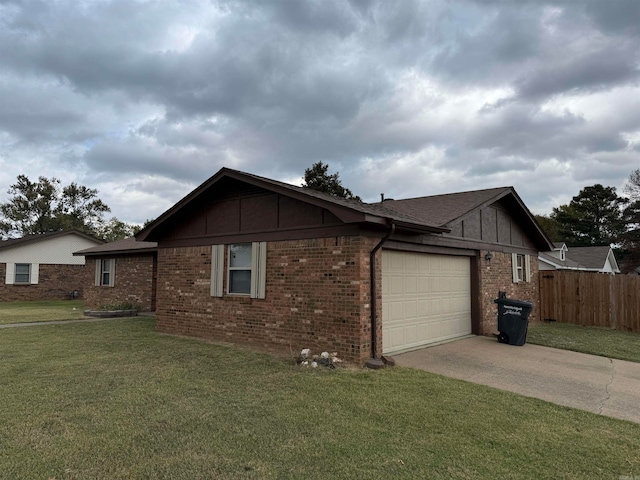 view of front facade featuring a garage and a front lawn