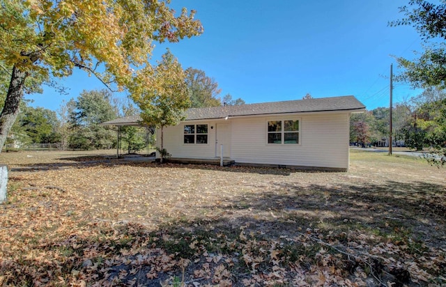 1321 S Pear St, Pine Bluff, AR 71603 - rear view of house featuring a carport