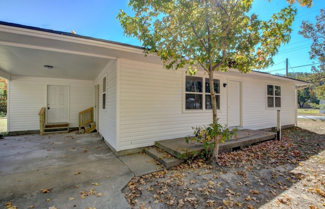 1321 S Pear St, Pine Bluff, AR 71603 - view of front of property featuring entry steps and an attached carport