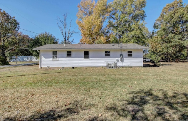 rear view of house featuring a yard