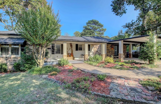 view of front facade with a front yard and a porch