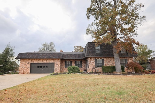 view of front of house featuring a front lawn and a garage