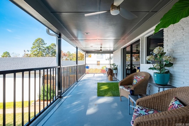 balcony featuring ceiling fan