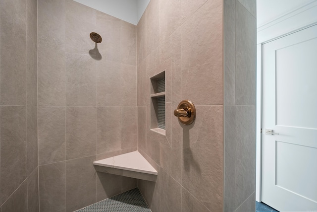 bathroom featuring a tile shower