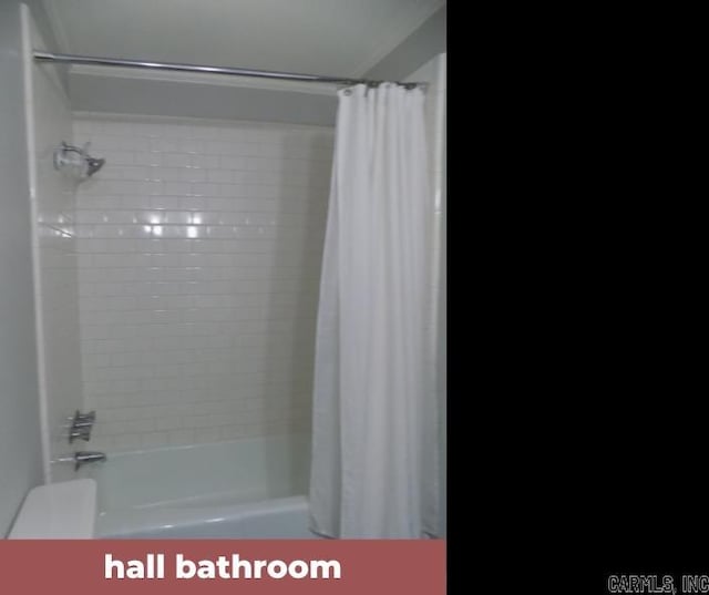 bathroom with shower / bath combo