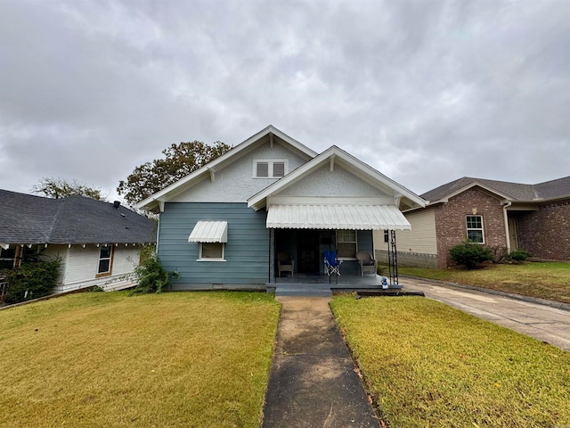 view of front of property with a front lawn