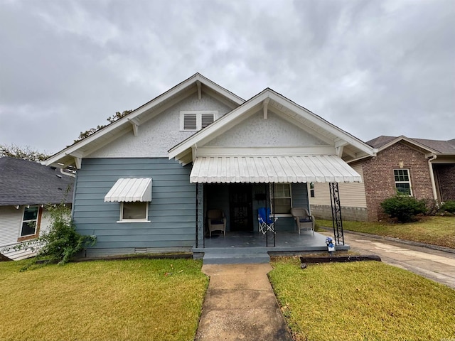 bungalow-style house with a front lawn