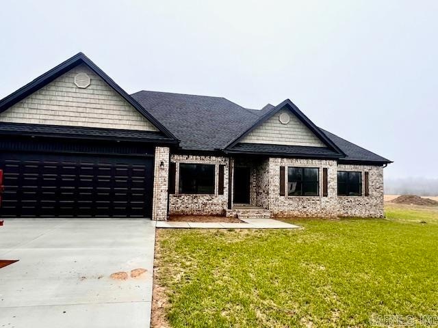 view of front facade featuring a garage and a front lawn