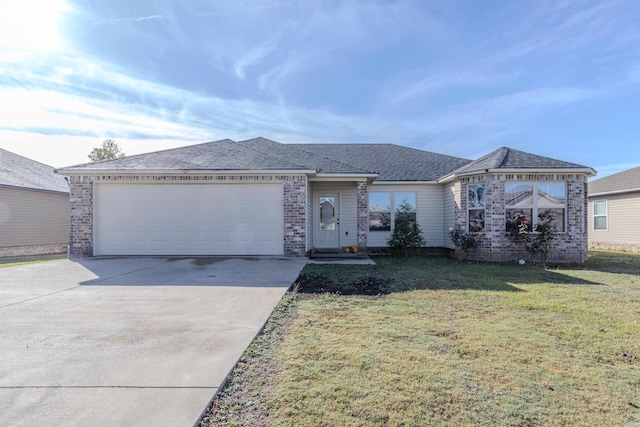 view of front of home featuring a front yard and a garage