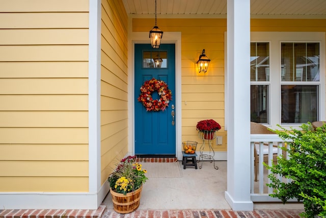 property entrance featuring a porch