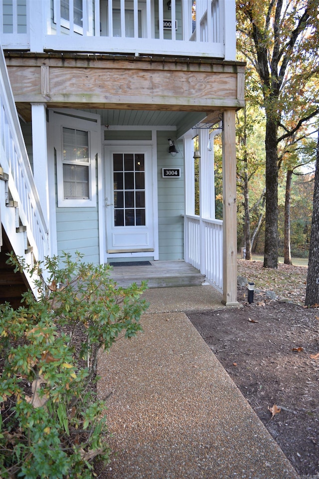 property entrance featuring covered porch