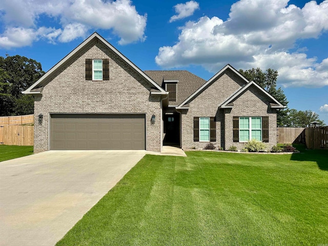 craftsman house featuring a front lawn and a garage