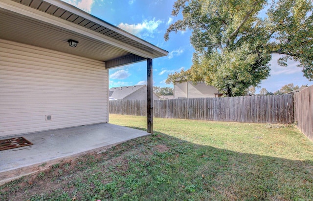 view of yard with a patio area