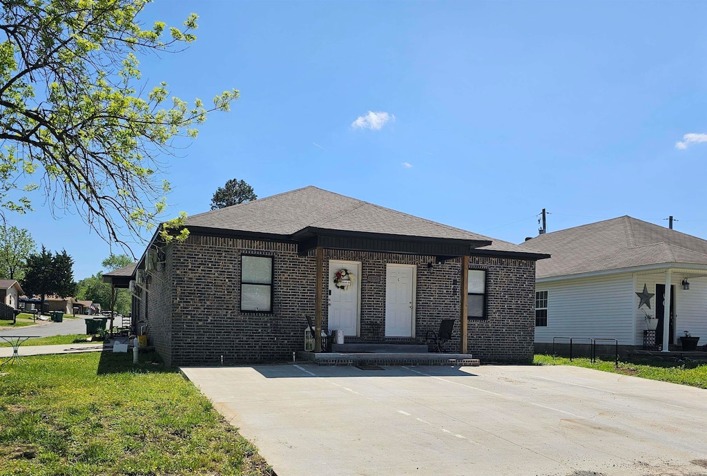 view of front of house