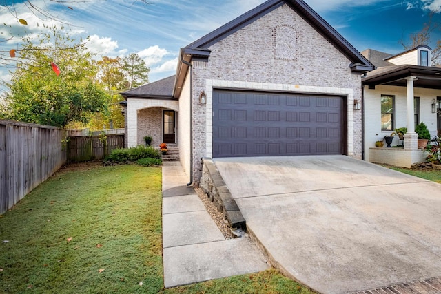 view of front of house featuring a front lawn and a garage