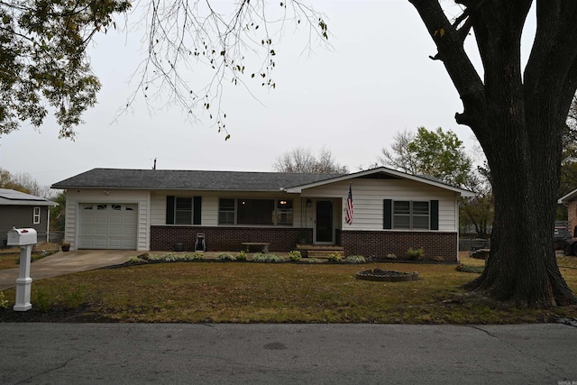 203 Glenview, Harrison, AR 72601 - ranch-style home with a front lawn and a garage