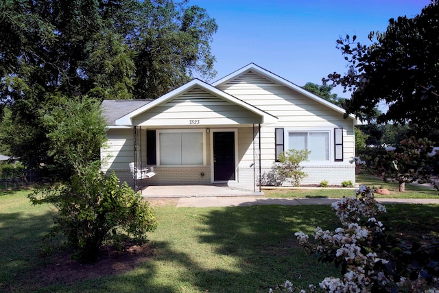 bungalow-style house featuring a front lawn and a porch