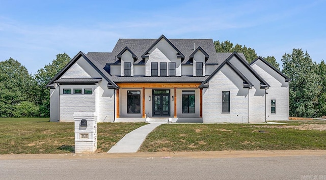 view of front of house featuring a front lawn