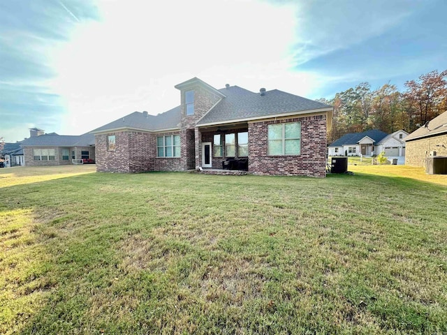 back of house featuring a lawn